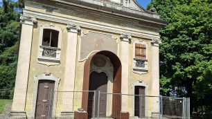 Limbiate, la chiesa di Villa Pusterla