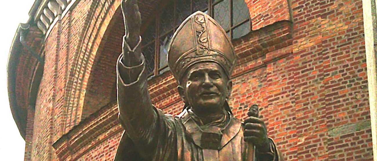 Seregno 2025 statua San Giovanni Paolo II croce furto