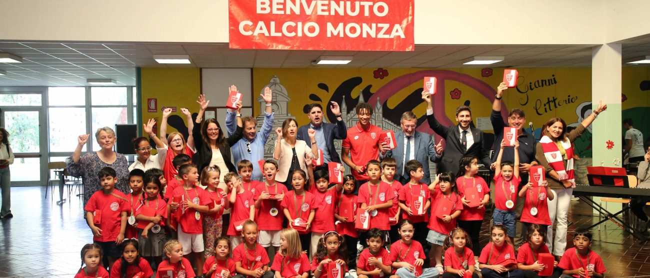 La consegna degli astucci del Monza alla Citterio