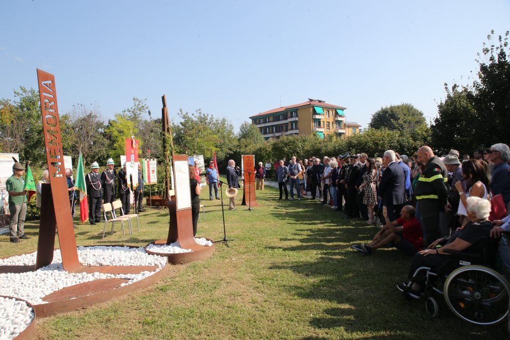 L'inaugurazione a Monza del monumento ai militari internati
