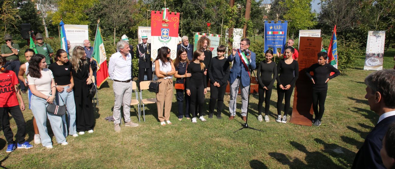 L'inaugurazione a Monza del monumento ai militari internati