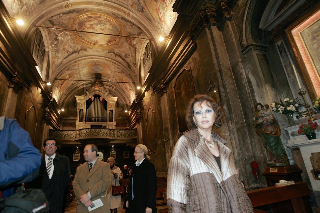 Monza Chiesa di San Maurizio Claudia Cardinale durante la visita nel 2006 - foto Fabrizio Radaelli