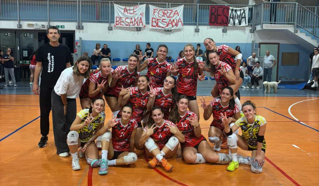 Polisportiva Besanese: Giorgia Cagliani al centro col numero 2 nell'ultima partita giocata il 17 settembre
