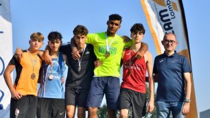Atletica Lanzini al centro a Villasanta con Barzaghi pres. Fidal Lombardia