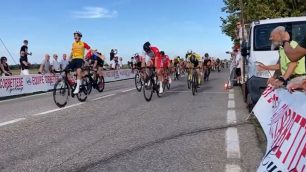 Ciclismo Sovico volata vincente di Gregori a Marcallo 2025