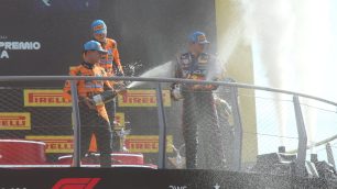 F1 Gp Italia 2025 Monza podio Max champagne - foto Fabrizio Radaelli