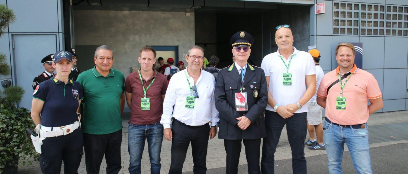 F1 Gp Italia Monza 2025 delegazione polizia municipale Madrid con vicecomandante Monza Mora - Foto Fabrizio Radaelli