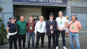 F1 Gp Italia Monza 2025 delegazione polizia municipale Madrid con vicecomandante Monza Mora - Foto Fabrizio Radaelli