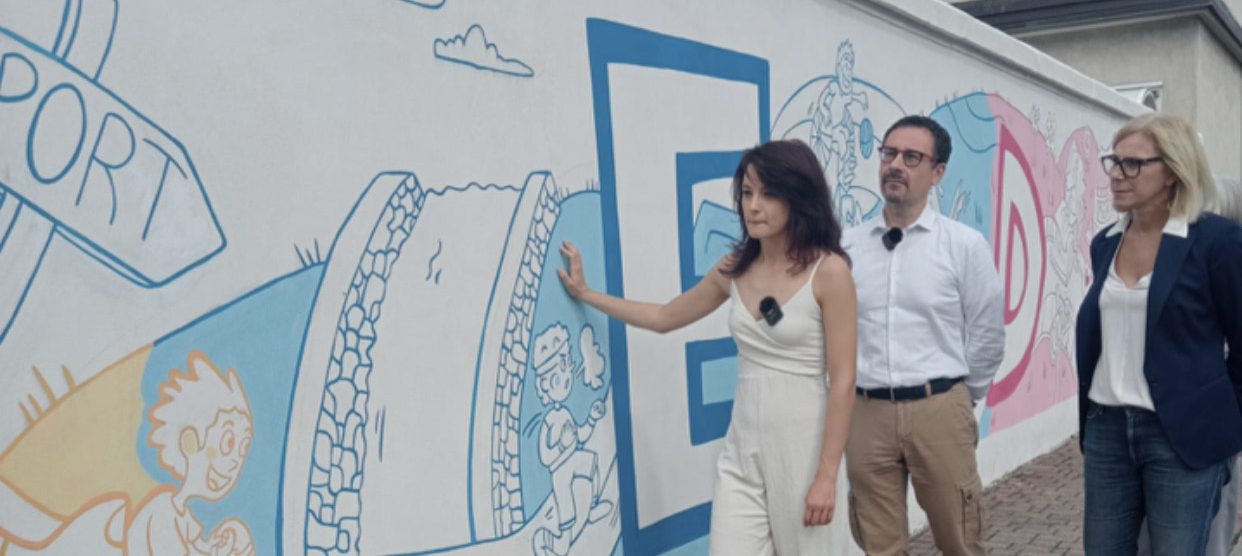 L'autrice del murale, Martina Follador, classe 1999, vincitrice del concorso “Meda in Art“