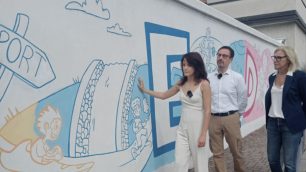 L'autrice del murale, Martina Follador, classe 1999, vincitrice del concorso “Meda in Art“
