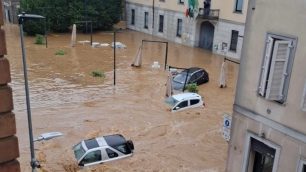 Meda esondazione Tarò 22 settembre auto sommerse - foto per concessione Ezio Cairoli