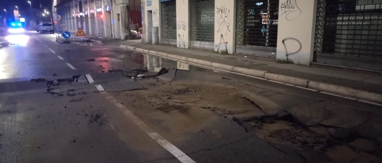 Monza strada collassata via Mentana giovedì sera