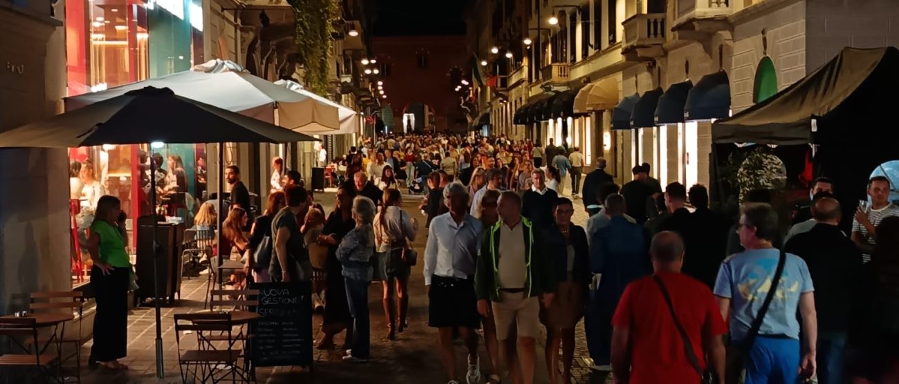 Fuori Gp 2025: tanta gente in centro a Monza