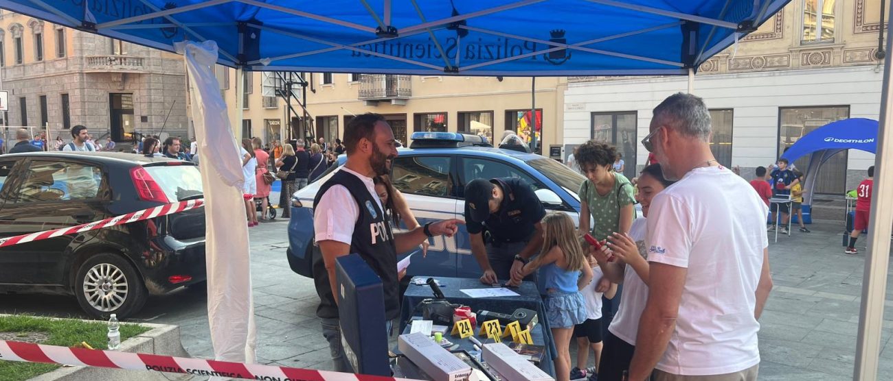 Lo stand della Polizia scientifica alla Festa dello Sport di Monza