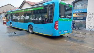 Il dissesto stradale in via Mentana