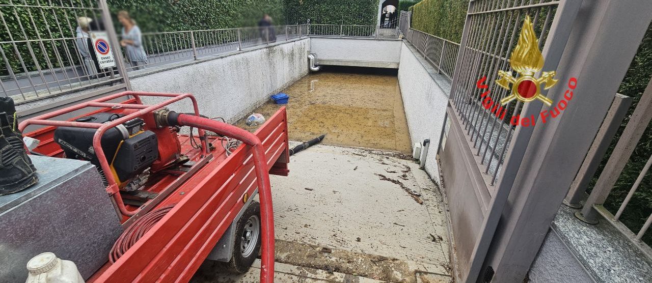 Un intervento dei vigili del fuoco in Brianza