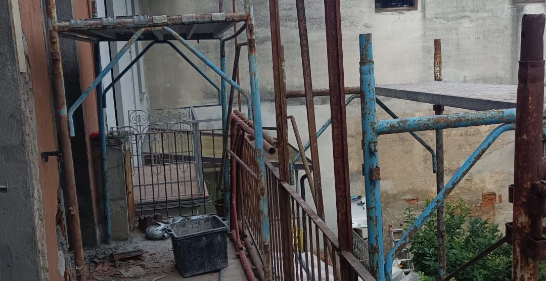 Monza polizia locale sospende cantiere per irregolarità