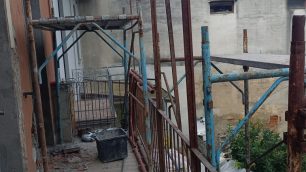 Monza polizia locale sospende cantiere per irregolarità
