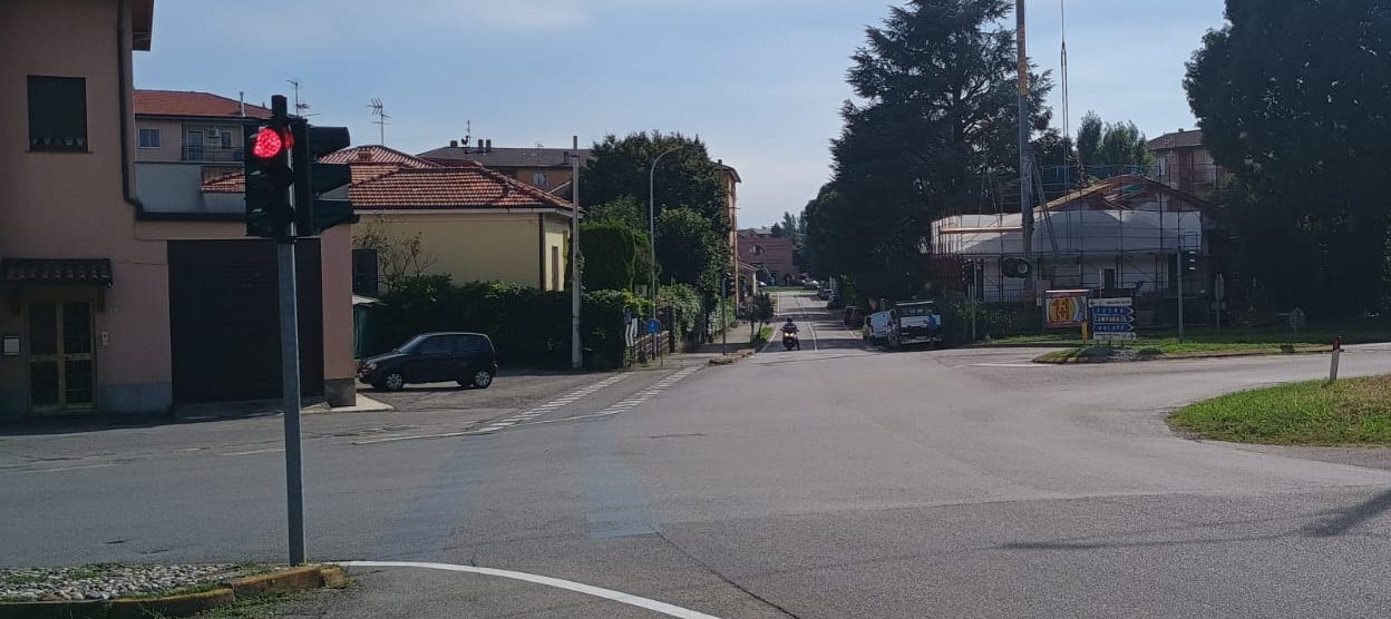 Usmate Velate semaforo via Manara