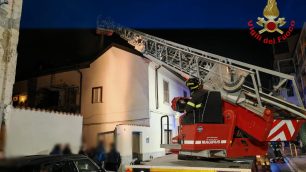 I vigili del fuoco in via Dante a Monza