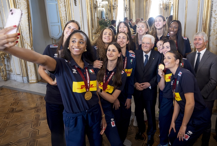 Pallavolo le nazionali al Quirinale selfie per la squadra femminile - foto Quirinale