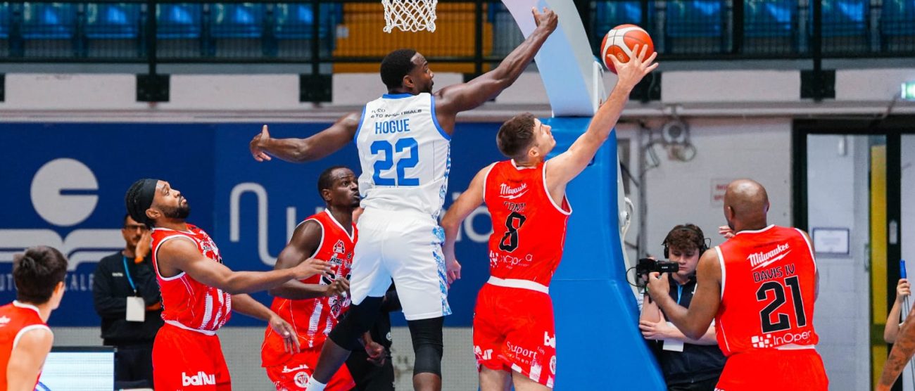 Blu Basket Bergamo Hogue difesa – foto Blu Basket