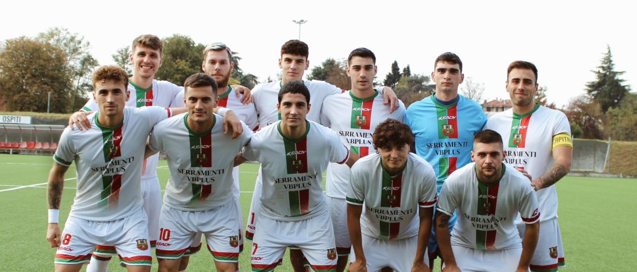 Speranza Agrate ed Universal Solaro avanti, Casati Arcore e Base 96 Seveso eliminate. Sono questi i responsi dei sedicesimi di finale della Coppa Italia di Promozione, disputati mercoledì 22 ottobre in gara secca. La Speranza Agrate, già capolista del girone D del campionato, ha eliminato la Casati Arcore, in un momento certamente non positivo, imponendosi 2-0 sul campo di casa. Le reti decisive sono state realizzate da Andrea Borghi ed Andrea Calzighetti. L’Universal Solaro ha invece piegato 2-1, a sua volta tra le mura amiche, i sevesini. Risolutiva è stata la doppietta di Davide Tartaglione, che ha vanificato l’acuto a tempo scaduto nella ripresa di Davide Marinoni.
