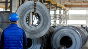 Lavoro siderurgia - foto KamranAydinov/Freepik