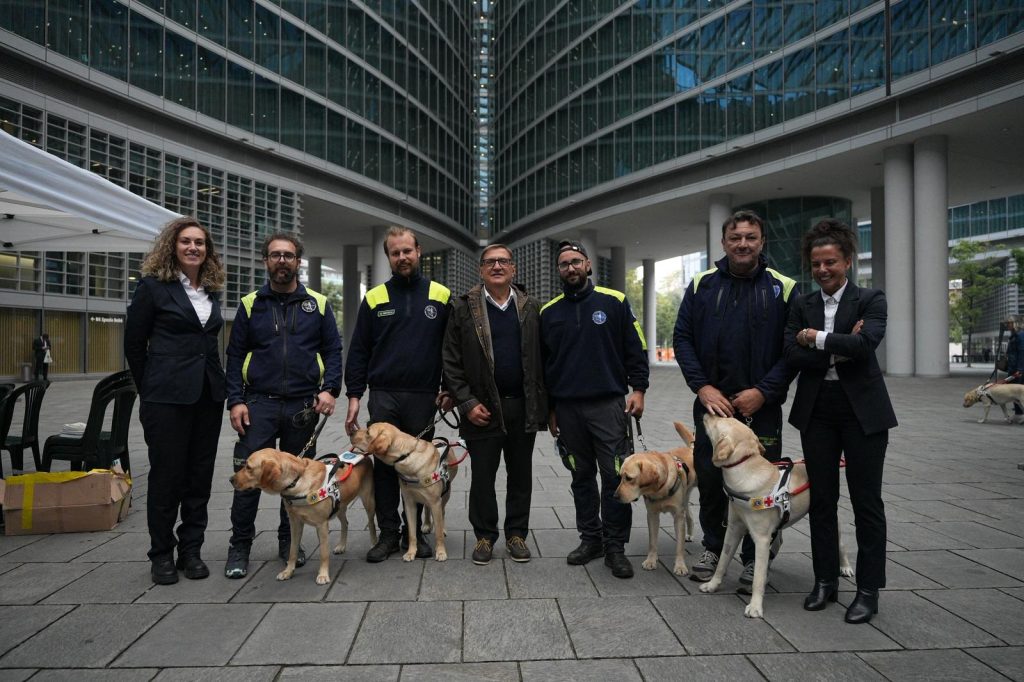 Limbiate cani guida con assessore La Russa