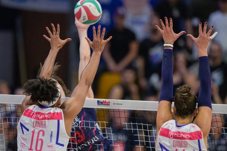 Pallavolo Numia Vero Volley Lanier e Danesi muro - foto Consorzio Vero Volley