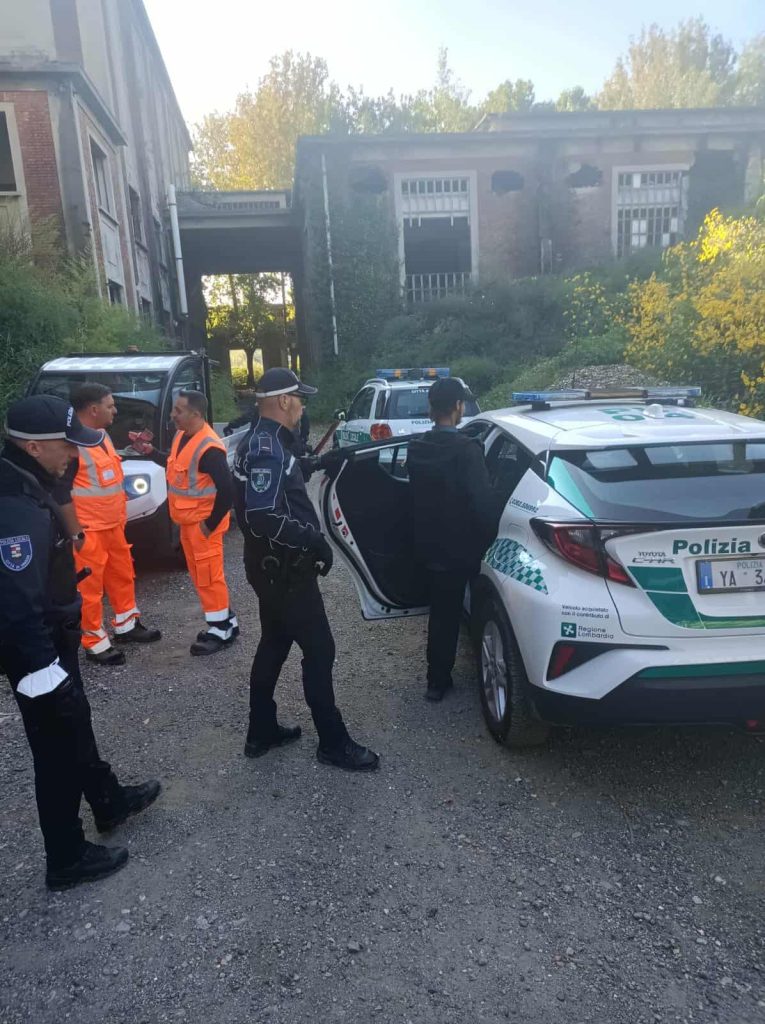 Varedo controlli polizia dentro ex Snia esterno