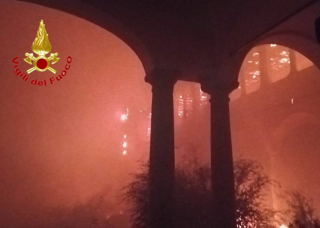 Vigili del fuoco incendio Monastero La Valletta chiostro