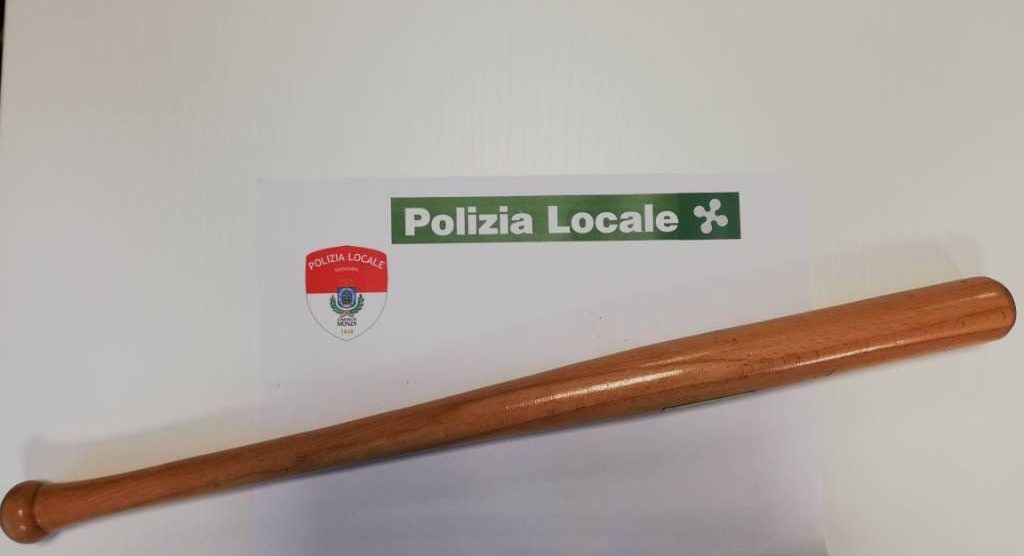 La mazza trovata nel bagagliaio dell'auto