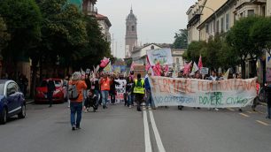 Il corteo No Pedemontana in centro a Monza