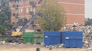 Operatori Bea al lavoro per la rimozione dei rifiuti