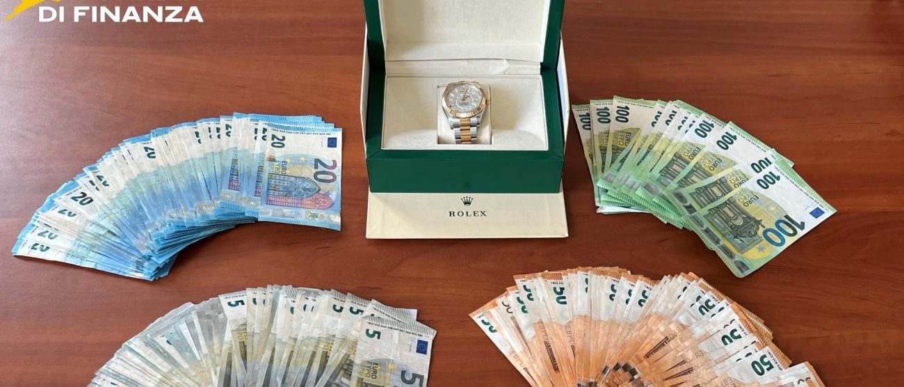 Un orologio e denaro sequestrati dalle Fiamme gialle