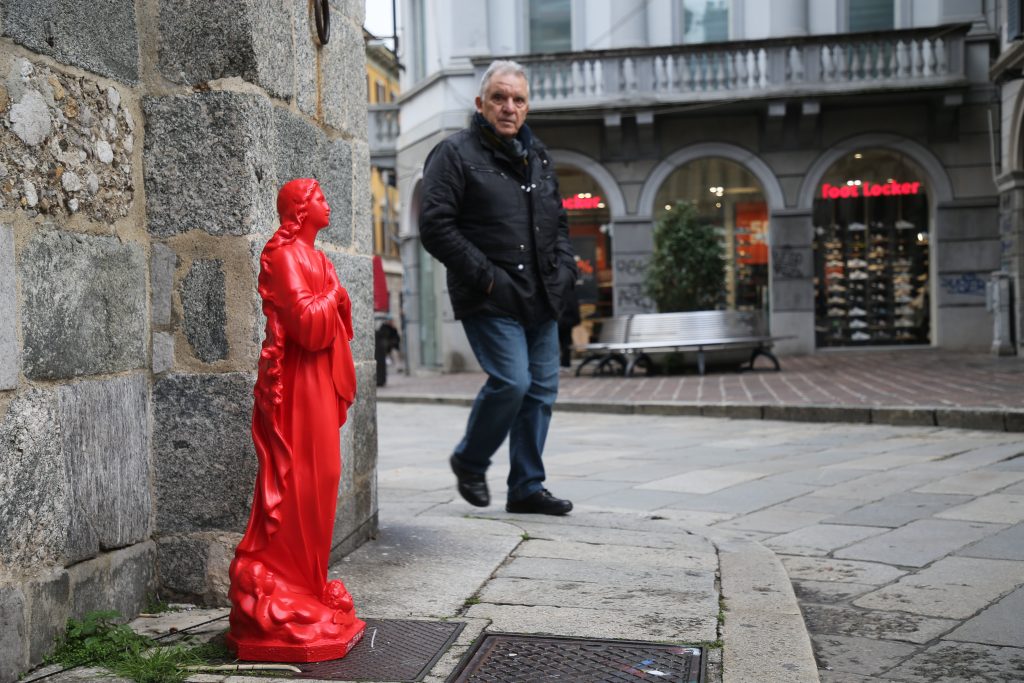 Monza Giornata contro violenza sulle donne Madonna in piazza Roma Elend Zyma - foto Radaelli