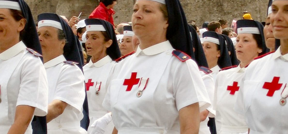 Crocerossine alla parata del 2 giugno a Roma nel 2006