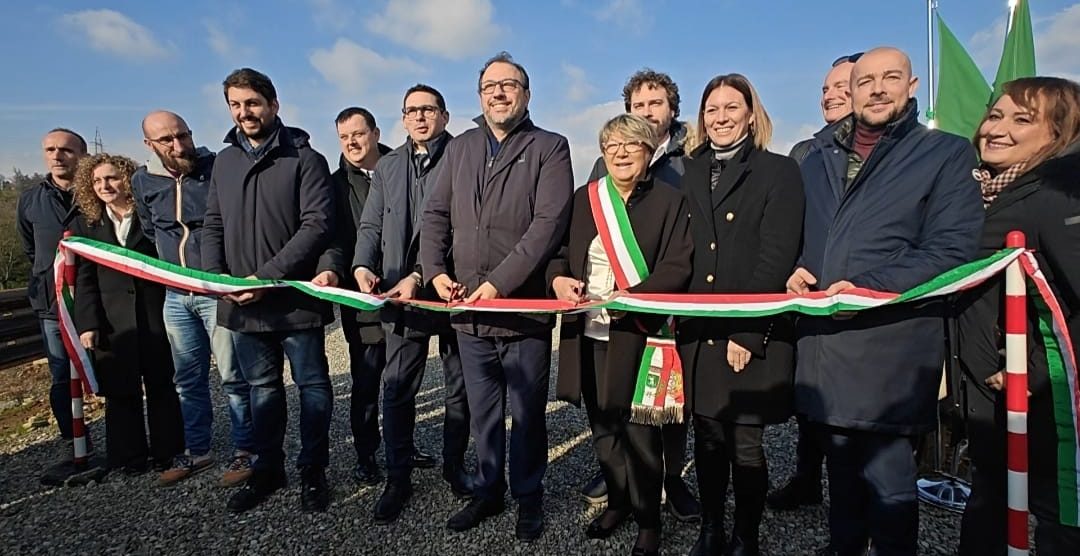 Carnate vasca laminazione Molgora taglio del nastro