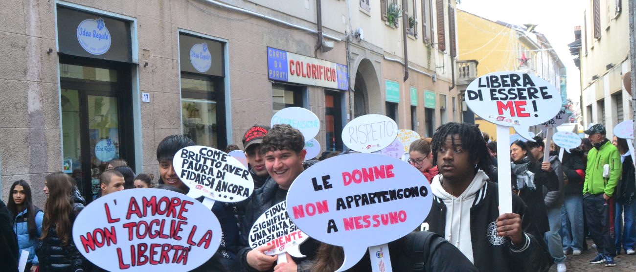 Lissone corteo donne messaggi