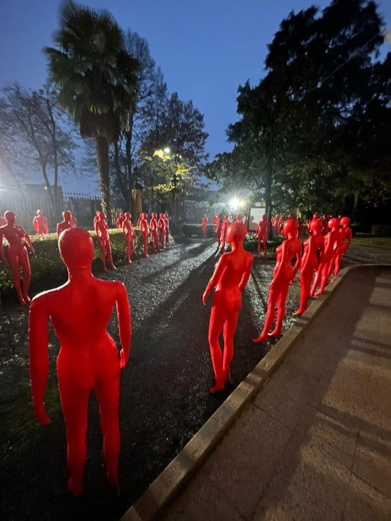 Macherio installazione Elend Zyma violenza contro le donne particolare