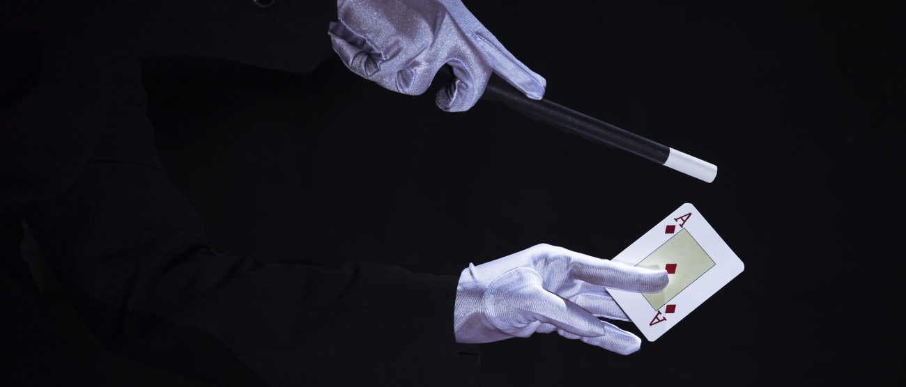 Mago magia illusionista