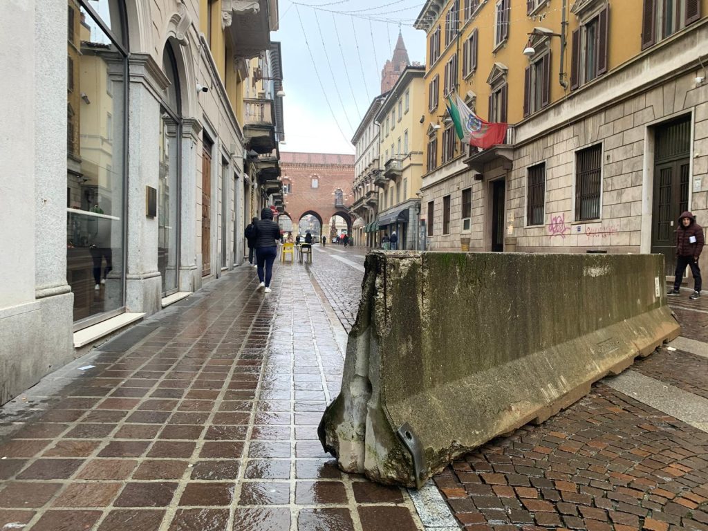 Monza Natale barriera anti terrorismo Vittorio Emanuele particolare