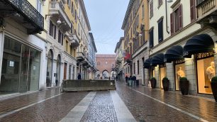 Monza Natale barriera anti terrorismo Vittorio Emanuele verso Arengario lunedì mattina 24 novembre