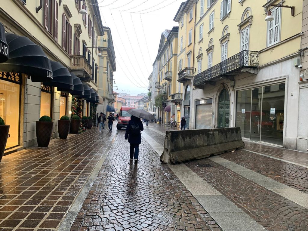 Monza Natale barriera anti terrorismo Vittorio Emanuele verso Ponte dei Leoni
