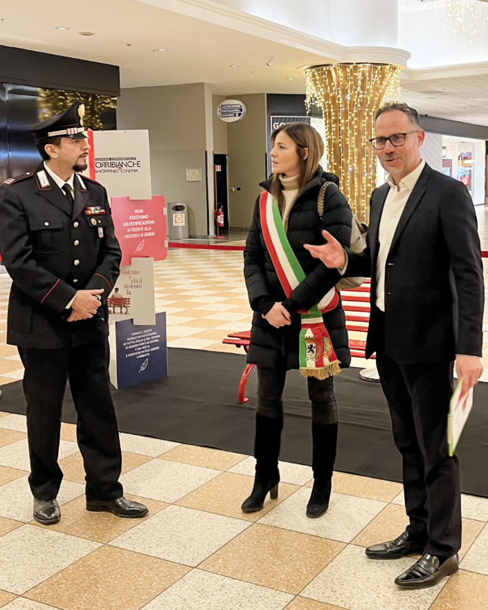 Vimercate Inaugurazione Panchina Rossa Torri Bianche istituzioni