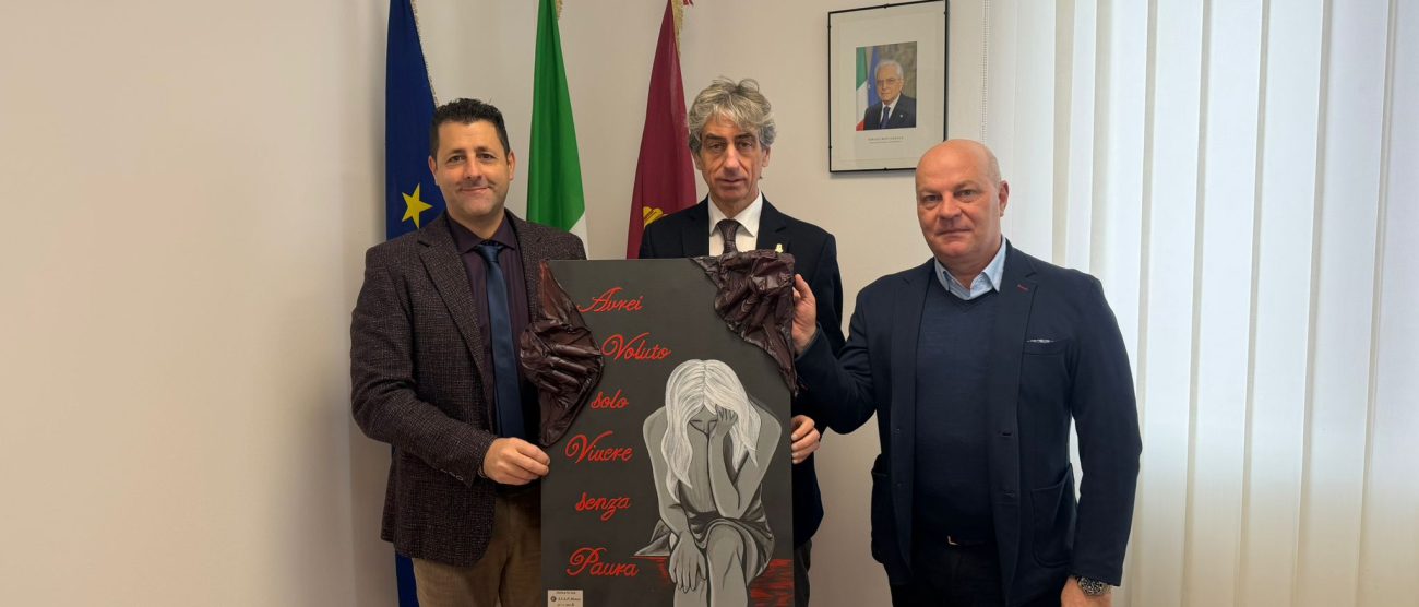 Il segretario nazionale Siap Enzo Delle Cave e il segretario provinciale di Monza e della Brianza, Giuseppe Runza con il questore