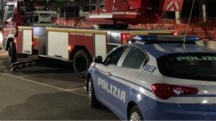 Una Volante e i vigili del fuoco