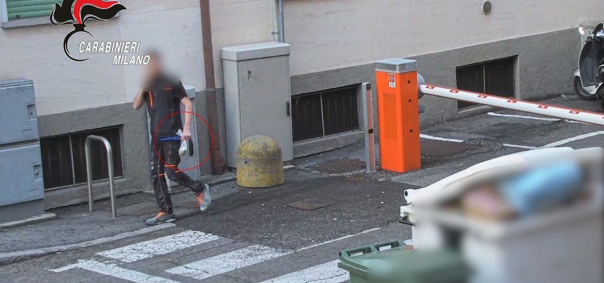 Un'immagine tratta dal filmato diffuso dai carabinieri