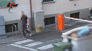 Un'immagine tratta dal filmato diffuso dai carabinieri